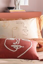 Furn Kind Abstract Faces Reversible Duvet Cover Set in Pale Orange - Size: King - thumbnail 4