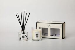 Aroma Naturals Minimalist Luxe Candle & Reed Diffuser Gift Set Puissance Visuelle Scent in White - Size: Medium - thumbnail 1