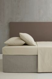 Catherine Lansfield 'Easy Iron Percale' Combed Polycotton 35cm Depth Sheet in Cream - Size: Super King Fitted - thumbnail 2
