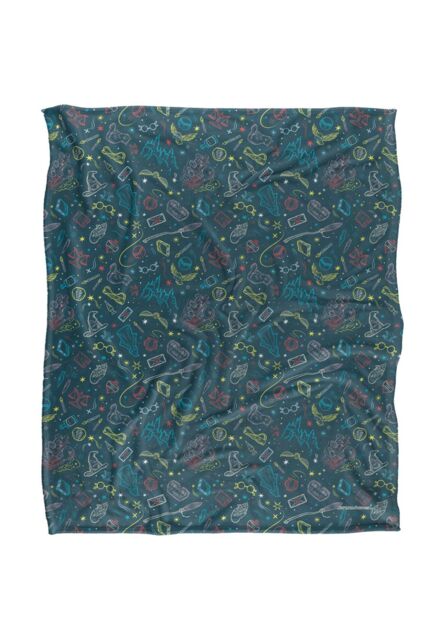 Warner Brothers Harry Potter Magical Pattern Blanket 152 x 127 cm in White - image 1