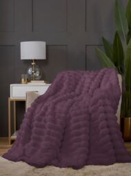 Rapport Home Chunky Ribbed Soft & Cozy Fur Throw (150x200 cm) in Burgundy - Size: 150 cm × 200 cm