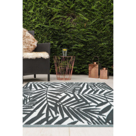 Lightweight Reversible Plastic Woven Outdoor Rug 133x190cm Leaves - thumbnail 1
