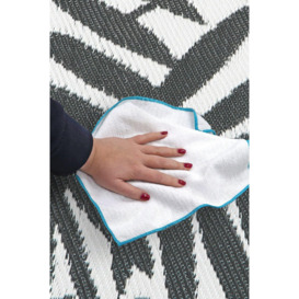 Lightweight Reversible Plastic Woven Outdoor Rug 133x190cm Leaves - thumbnail 3