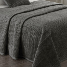 Brooklands Quilted Bedspread - thumbnail 2