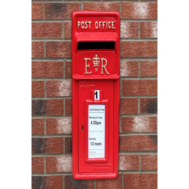 Red Royal Mail Post Box - thumbnail 3