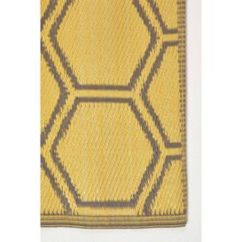 Yellow Outdoor Rug with Honeycomb Pattern, 182 x 122 cm - thumbnail 3