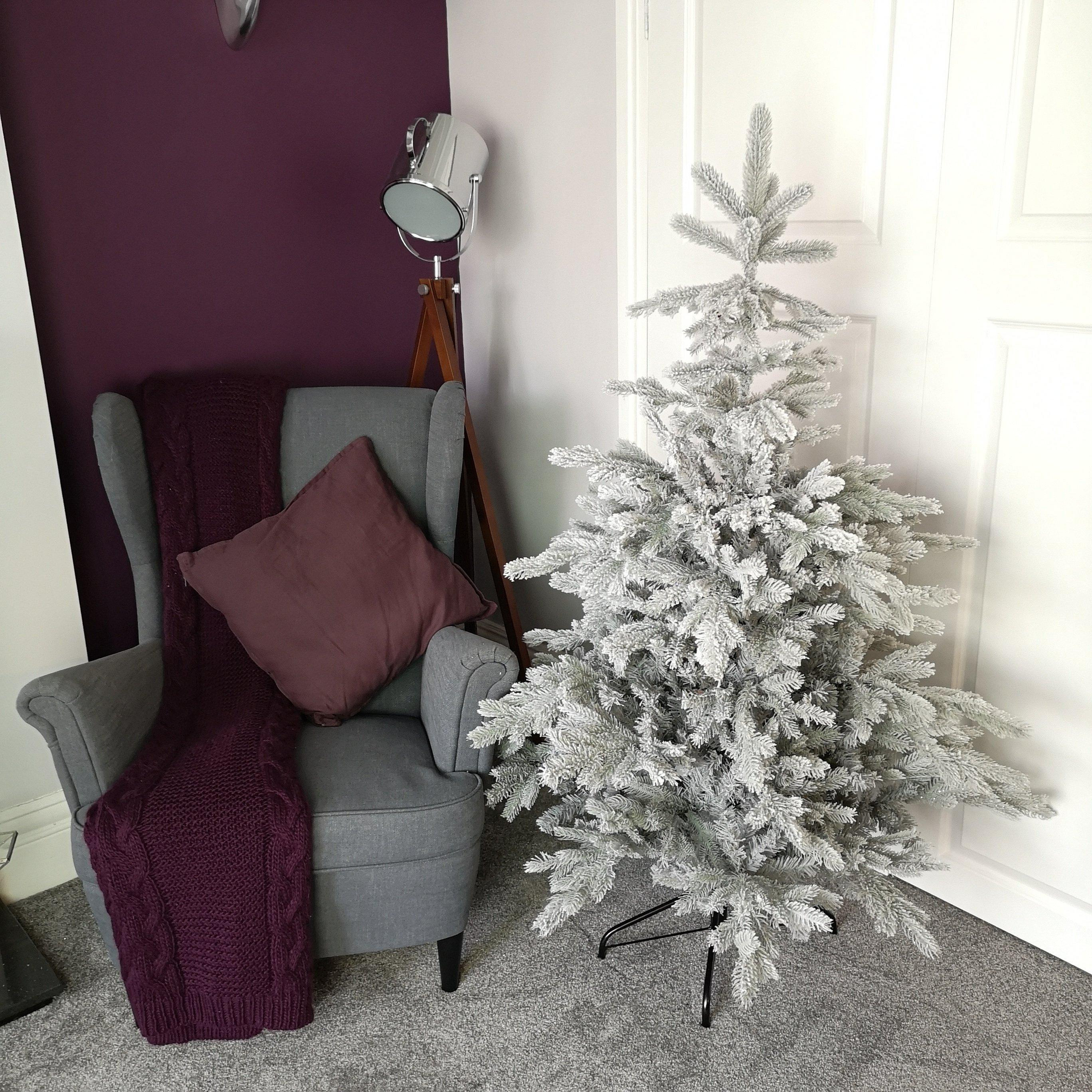 150cm 5ft Grey Frosted Grandis Fir PE / PVC Mix Hinged Festive Christmas Tree 1038 tips - image 1