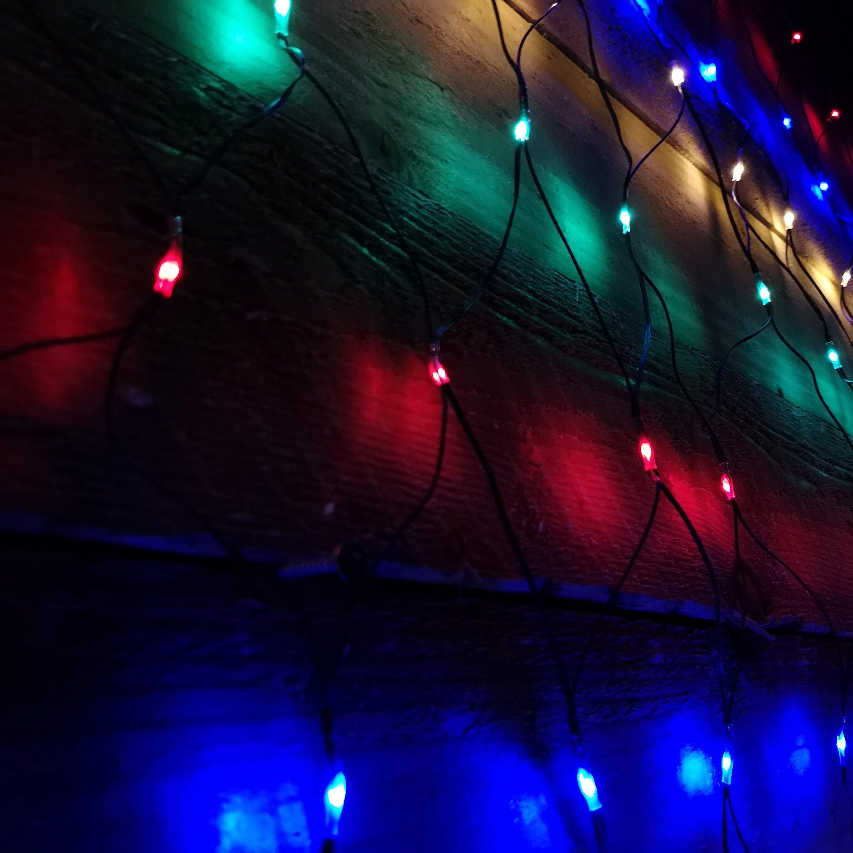 1.7m x 1.2m 180 LED Premier Indoor Outdoor Multifunction Christmas Net Light with Timer in Multicoloured - image 1