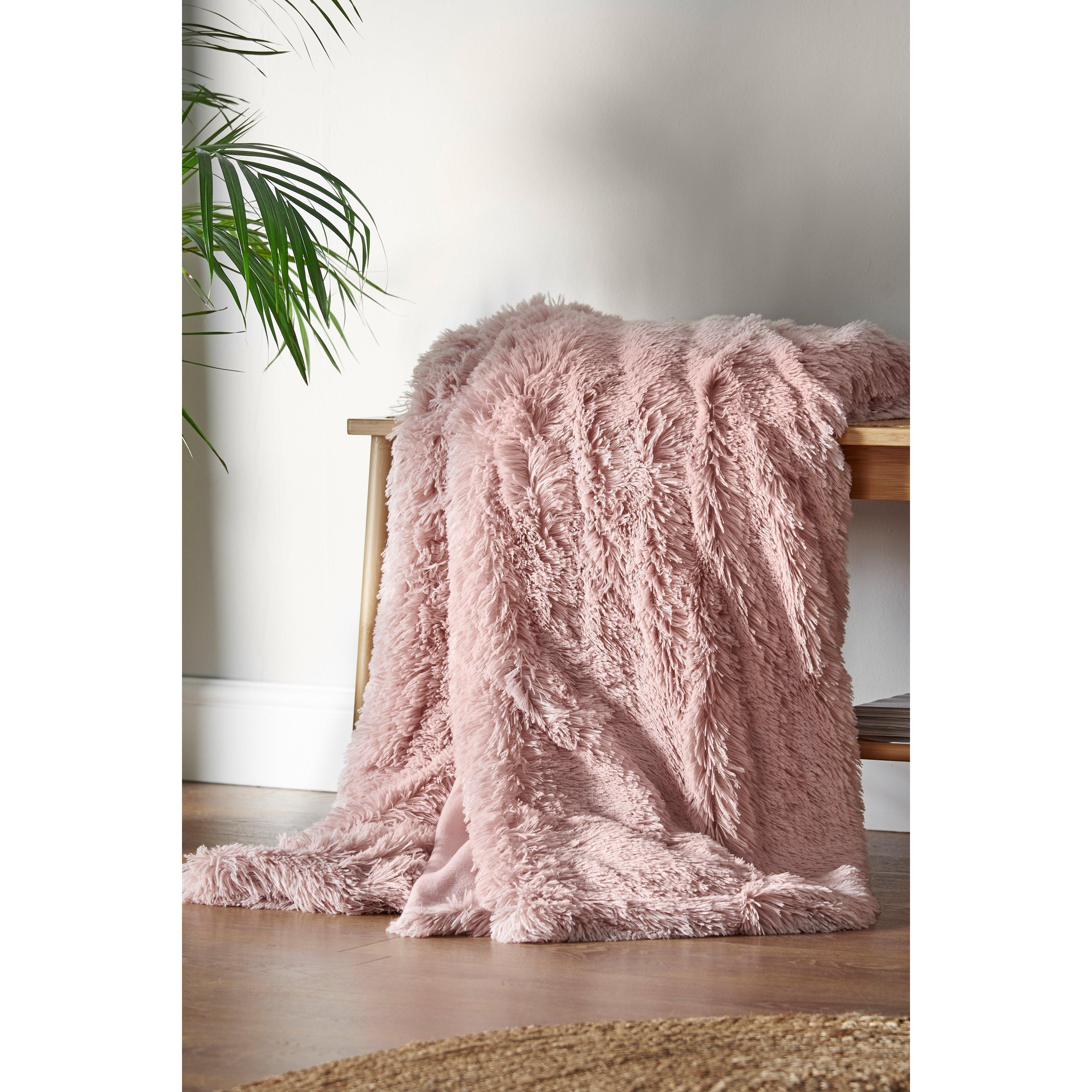 'Cuddly' Blanket Throw - image 1