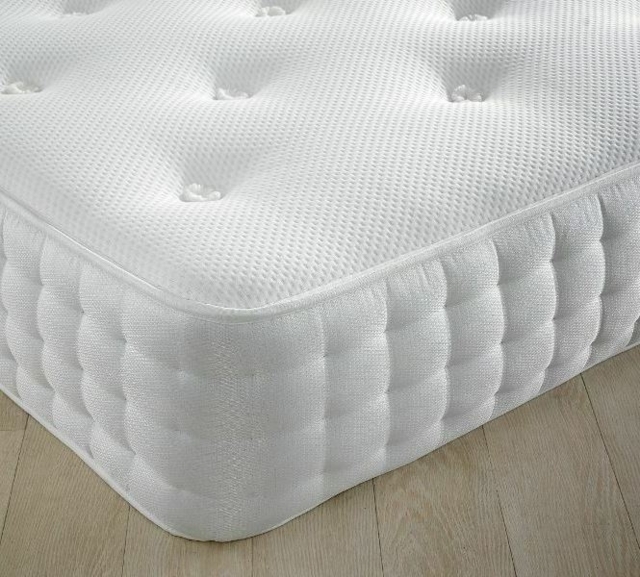 Hampton 6ft Zip & Link 2000 Pocket Sprung Memory Foam 30cm Deep Luxury Mattress - image 1