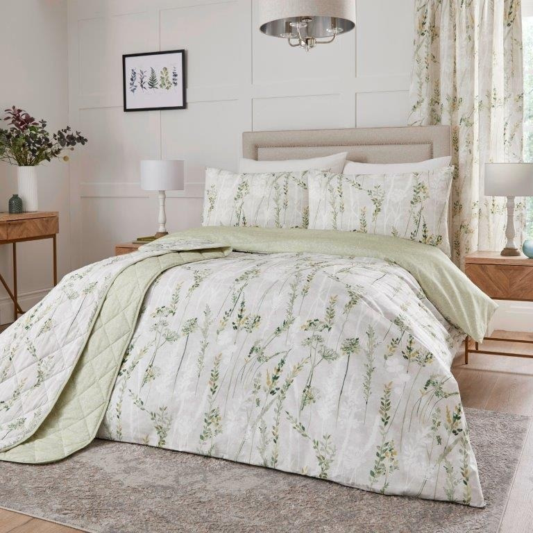 https://static.ufurnish.com/assets%2Fproduct-images%2Fdowntown%2F9001318885%2Fdreams-drapes-dreams-and-drapes-wild-stems-green-duvet-set-super-king-floral-4c13770b.jpg
