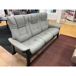 Stressless Windsor High Back 3 Seater Sofa in Silver Grey Leather with Grey Stain Wood - Silver Grey/Grey Wood - thumbnail 2