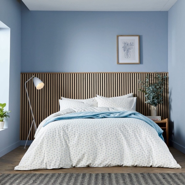 Helena Springfield Calico and Chalk Leaf Sprig Duvet Set - Blue - Single - image 1