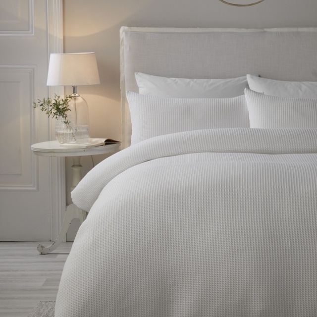 Serene Lindly White Duvet Cover Set - Single - image 1