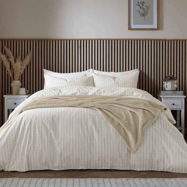 Helena Springfield Calico and Chalk Tranquil Check Duvet Set - Linen - Single - image 1