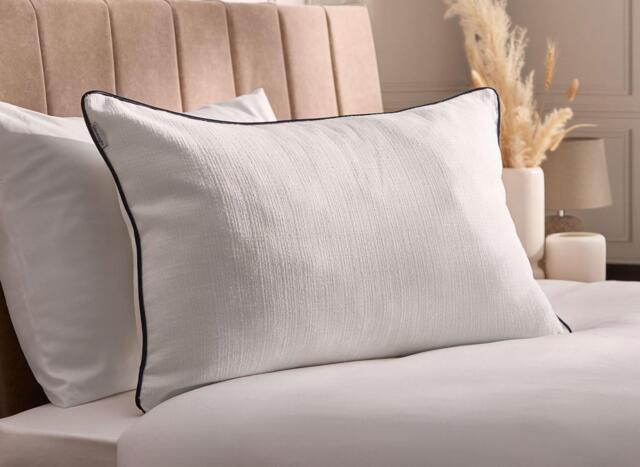 Silentnight Hotel Collection Prestige Pillow - image 1
