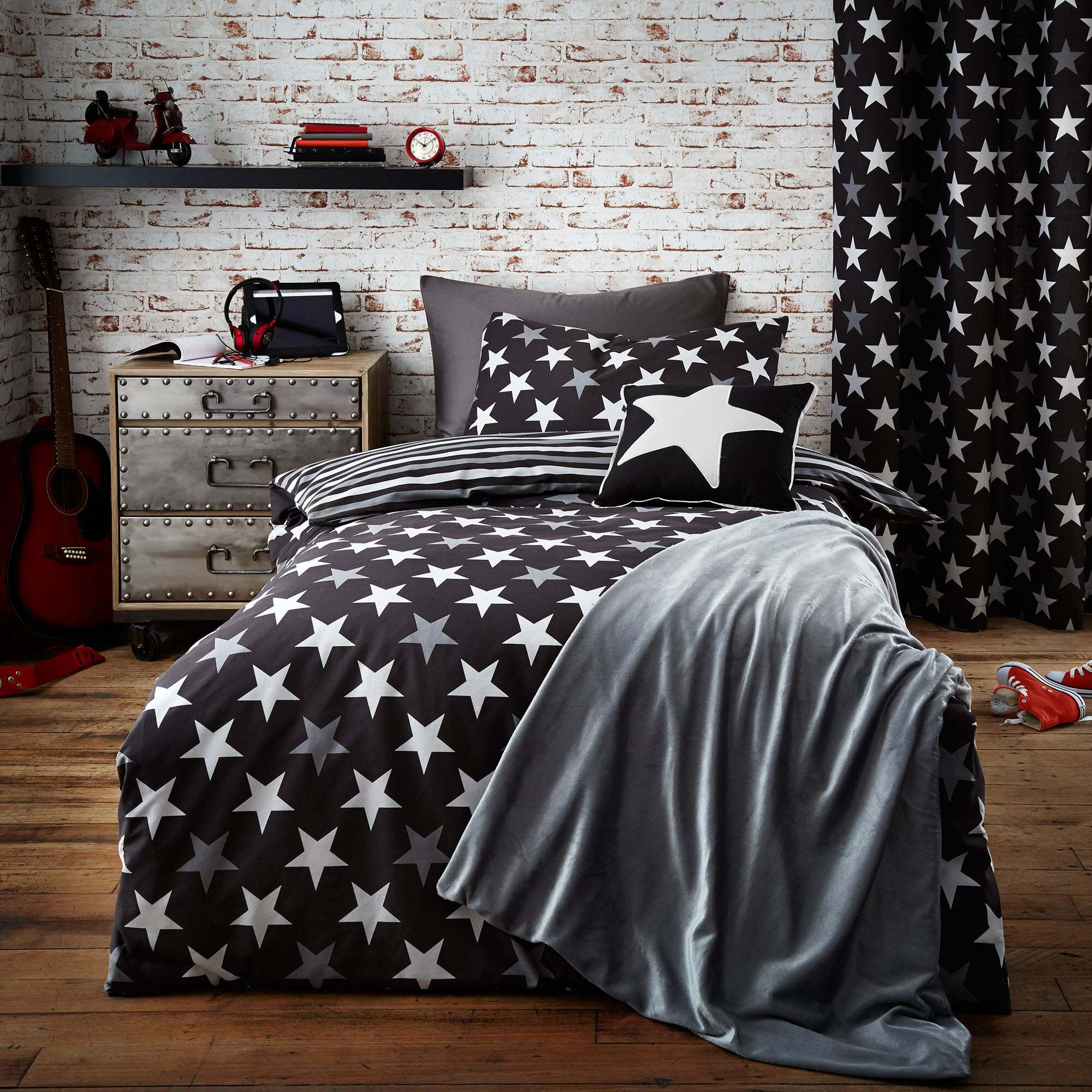 Stars and Stripes Black Duvet Cover and Pillowcase Set Black