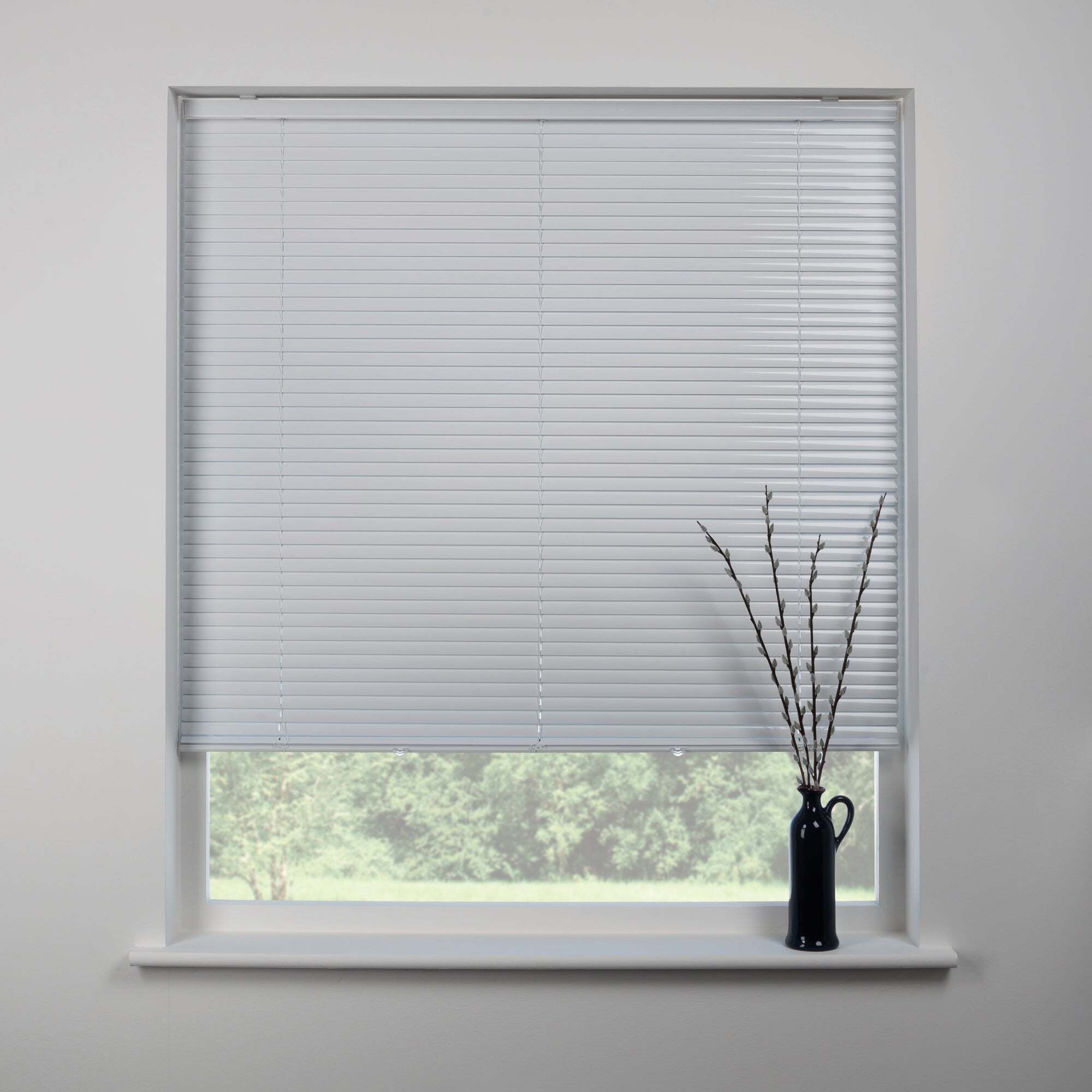 Swish Polar White Cordless Aluminium Venetian Blind 25mm Slats, Size:165x120cm White