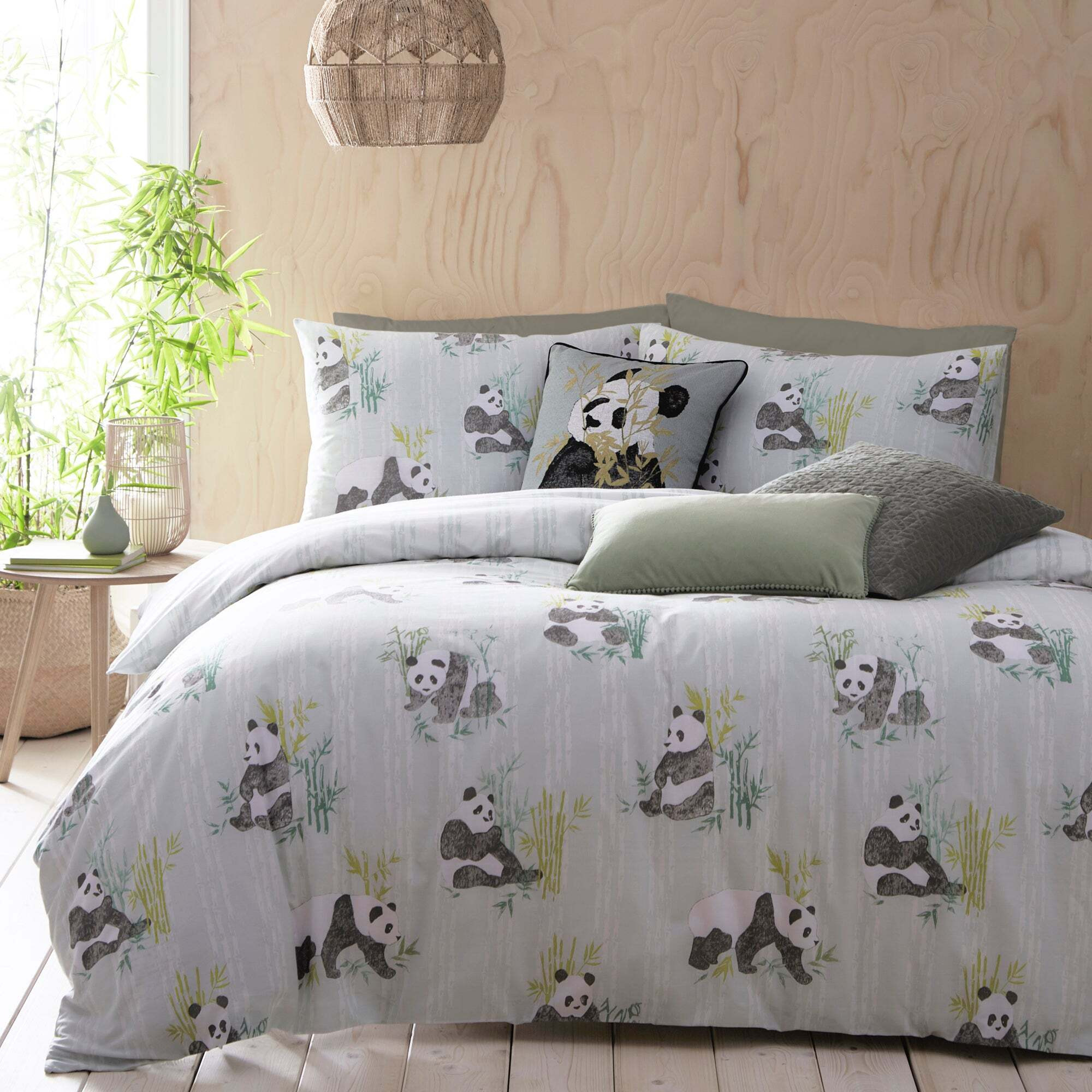 furn. Pandas Green Reversible Duvet Cover and Pillowcase Set Mint (Green)