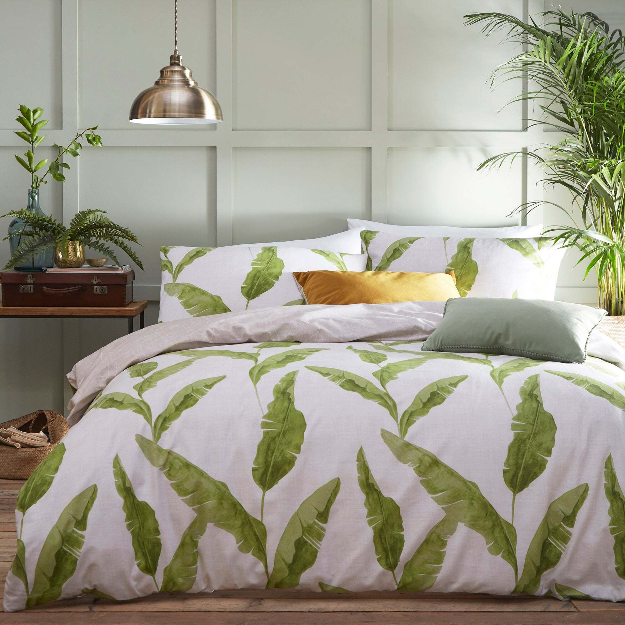 furn. Plantain Leaf Green Reversible Duvet Cover and Pillowcase Set White and Green