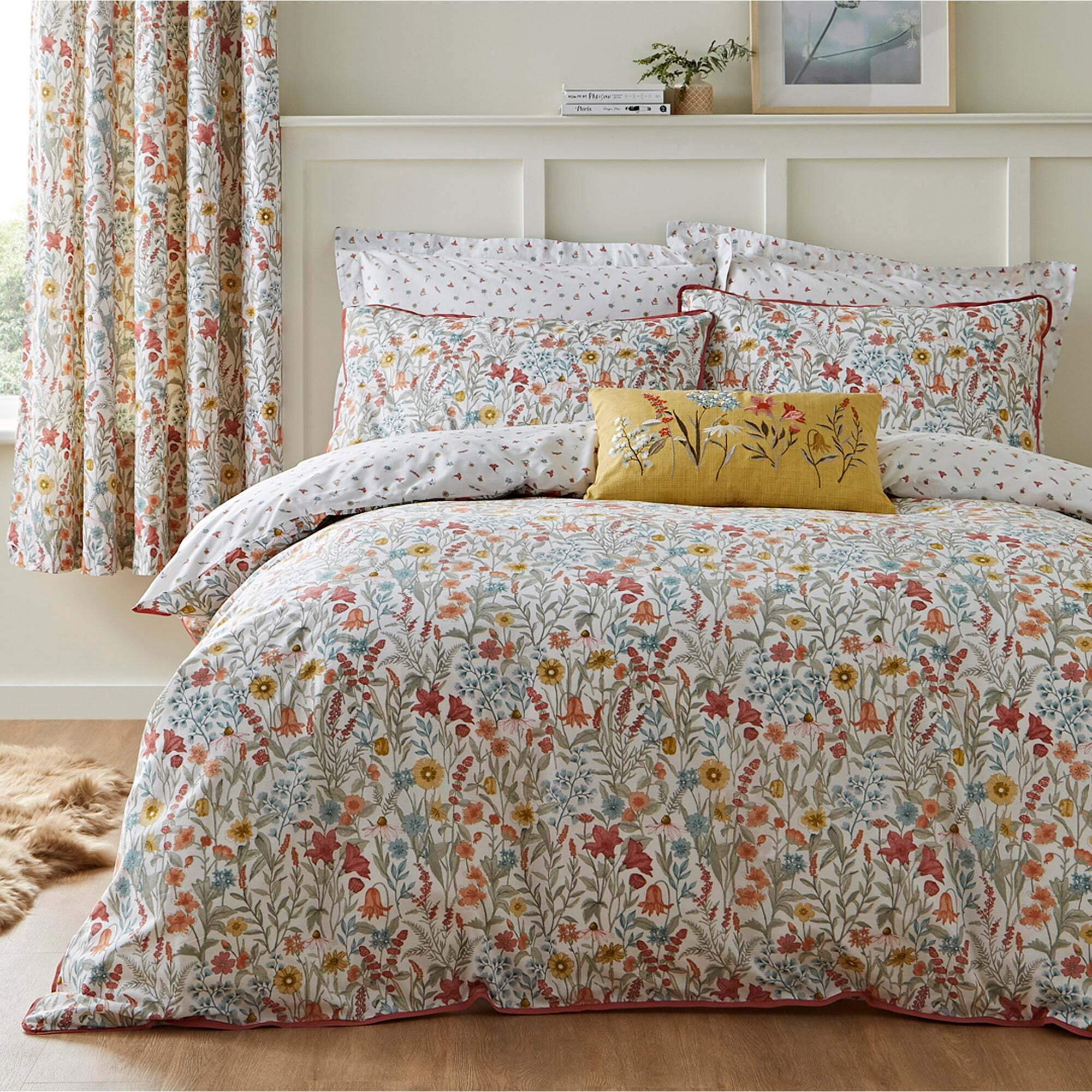 Meadow Ditsy Floral Red 100% Cotton Reversible Duvet Cover and Pillowcase Set Red/White/Green
