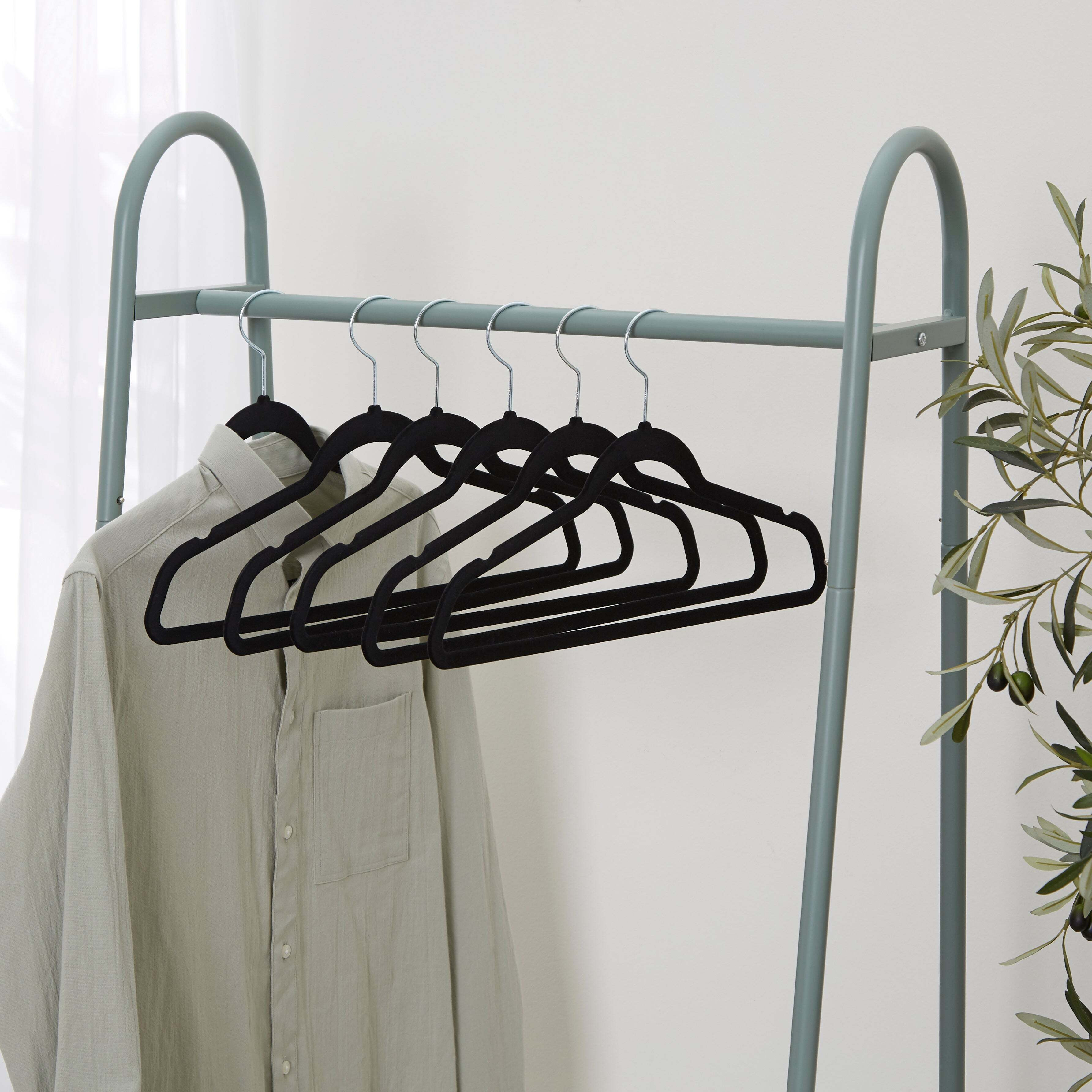 Set of 30 Flocked Hangers Black
