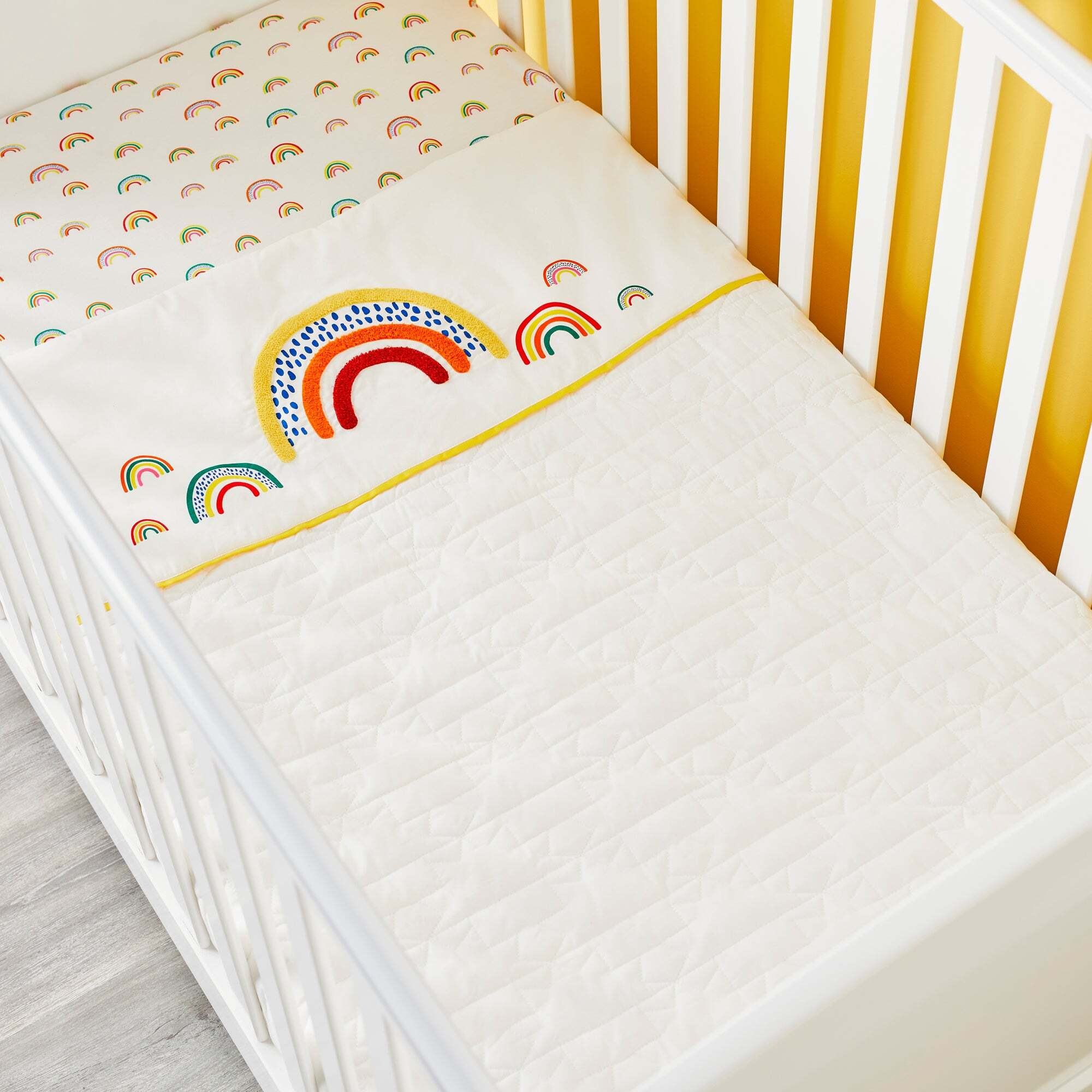 Ickle Bubba Rainbow Dreams 2.5 Tog Cot Quilt White/Red/Blue