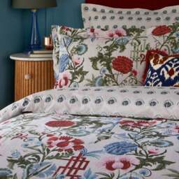 Ishana Reversible Duvet Cover and Pillowcase Set - thumbnail 2