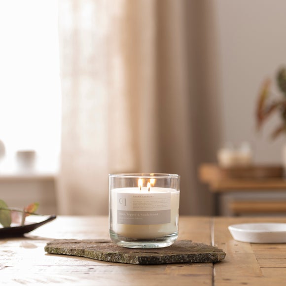 Black Pepper and Sandalwood Candle - image 1