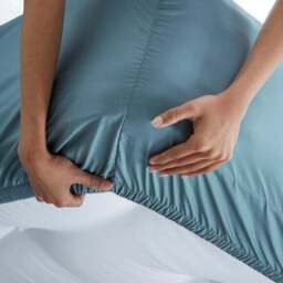 100% Egyptian Cotton 220 Thread Count True Grip® Fitted Sheet - thumbnail 3