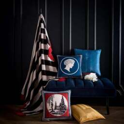 Laurence Llewelyn-Bowen Goddess Velvet Square Cushion - thumbnail 5