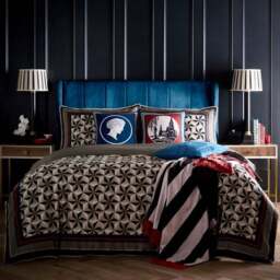 Laurence Llewelyn-Bowen Goddess Velvet Square Cushion - thumbnail 4