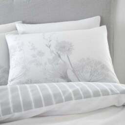 Catherine Lansfield Meadow Sweet Floral Reversible Duvet Cover and Pillowcase Set - thumbnail 2