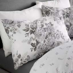 Catherine Lansfield Elinda Floral Duvet Cover and Pillowcase Set - thumbnail 2