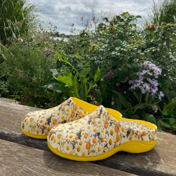 Backdoorshoes Women's Lemon Daisy Garden Clogs - image 1