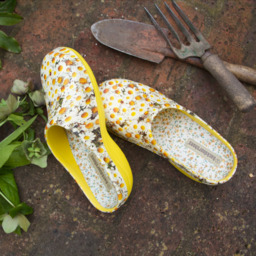 Backdoorshoes Women's Lemon Daisy Garden Clogs - thumbnail 2