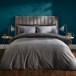 Liliana Pleated Luxury Velvet Duvet Cover and Pillowcase Set - thumbnail 1