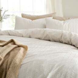 Finn Seersucker Duvet Cover & Pillowcase Set - thumbnail 4