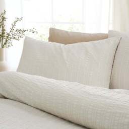 Finn Seersucker Duvet Cover & Pillowcase Set - thumbnail 2