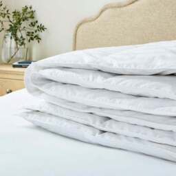 Hotel Luxury Down Rich 10.5 Tog Duvet - thumbnail 2