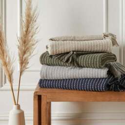 Quinn Throw Blanket 130cm x 180cm - thumbnail 2