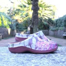 Backdoorshoes Women's Nostalgia Rose Garden Clogs - thumbnail 3