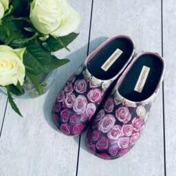 Backdoorshoes Women's Nostalgia Rose Garden Clogs - thumbnail 2