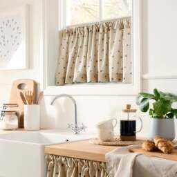 Bees Café Style Unlined Slot Top Single Curtain - thumbnail 1