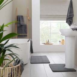 Catherine Lansfield Anti Bacterial Towel - thumbnail 4