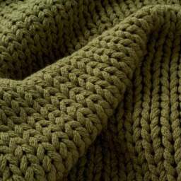 Chunky Knit Throw Blanket - thumbnail 2