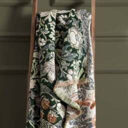 Morris & Co. Strawberry Thief Throw Blanket 130cm x 170cm - thumbnail 5