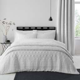 Billie White Bedspread - thumbnail 1