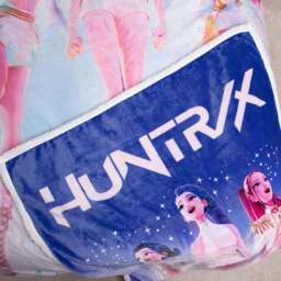 K-Pop Demon Hunters Celestial Sherpa Back 150cm x 100cm Fleece - thumbnail 3