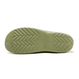 Backdoorshoes Women's Green Camo Garden Clogs - thumbnail 6